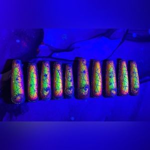 Trippy bubble press on nails